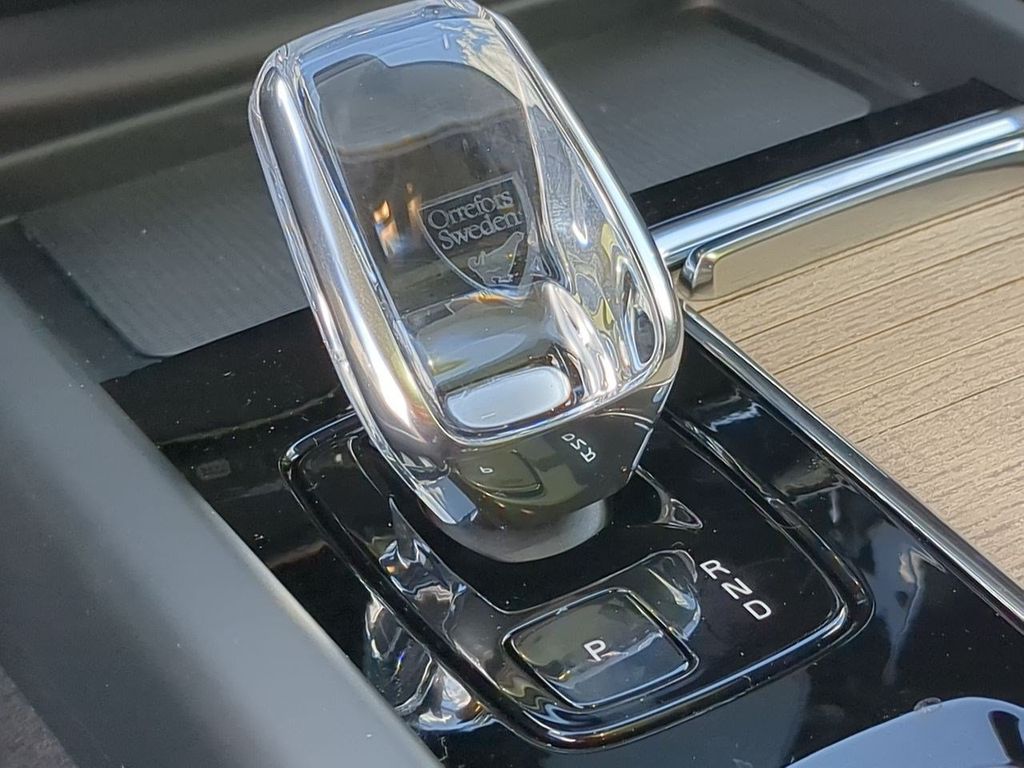 Thumbnail: 2026 Volvo XC60 - 15