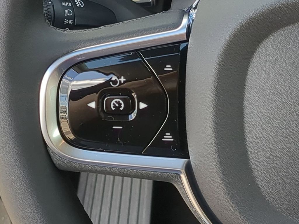 Thumbnail: 2026 Volvo XC60 - 26