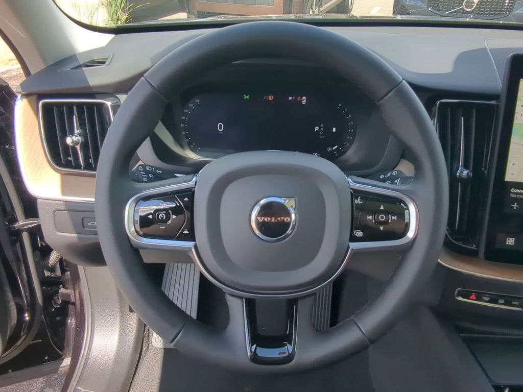 Thumbnail: 2026 Volvo XC60 - 13
