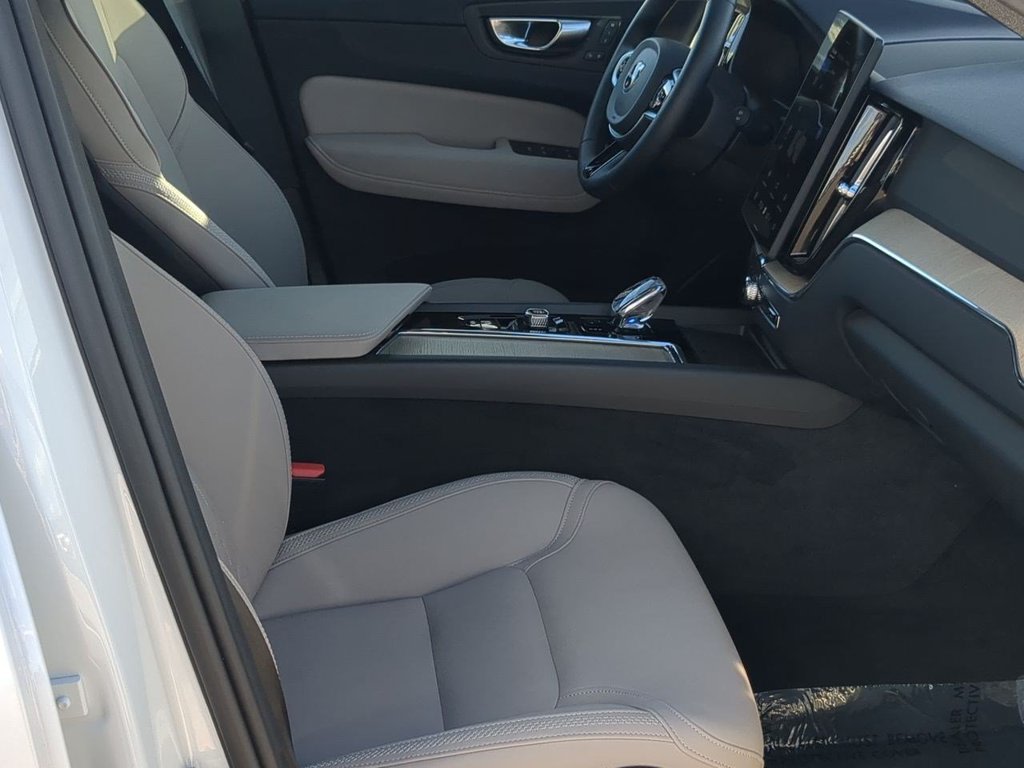 Thumbnail: 2026 Volvo XC60 - 11