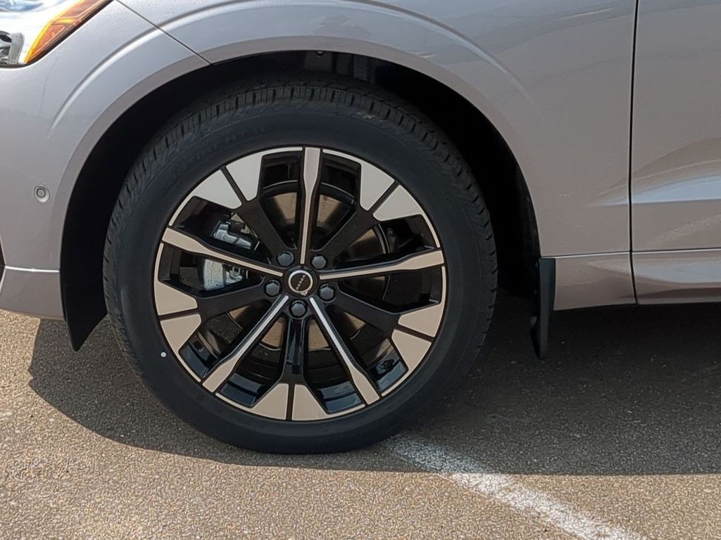 Thumbnail: 2026 Volvo XC60 - 8