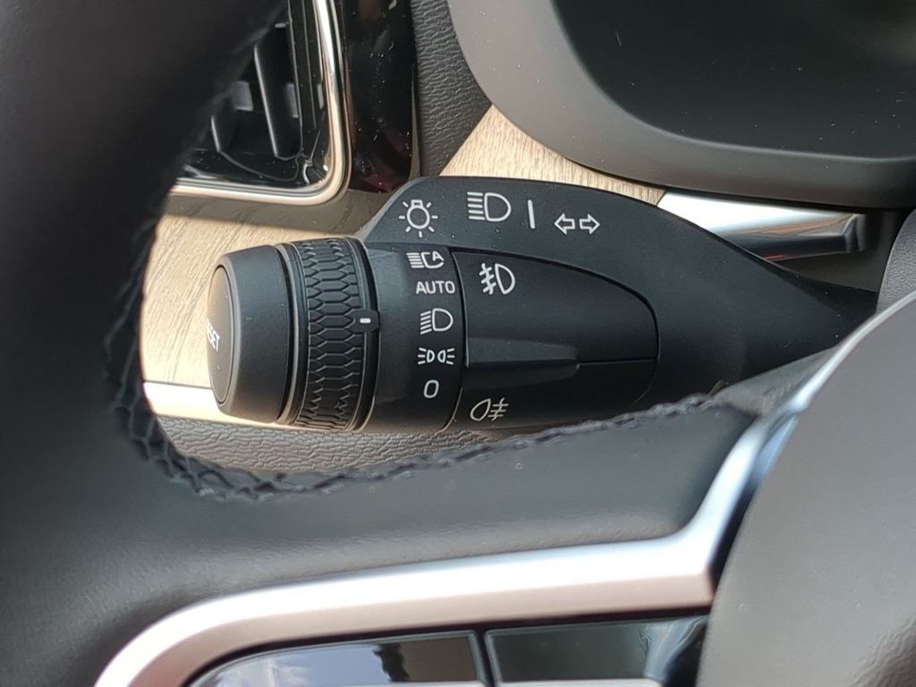 Thumbnail: 2026 Volvo XC60 - 28