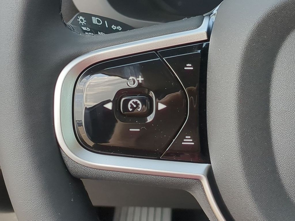 Thumbnail: 2026 Volvo XC60 - 26