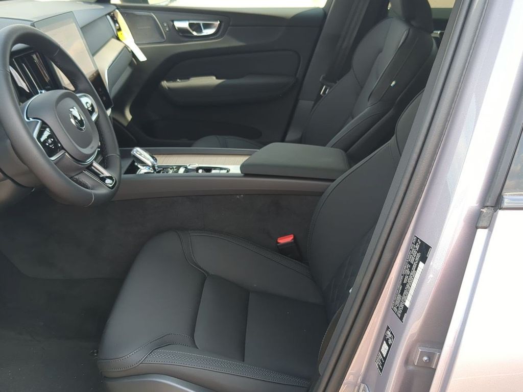 Thumbnail: 2026 Volvo XC60 - 10