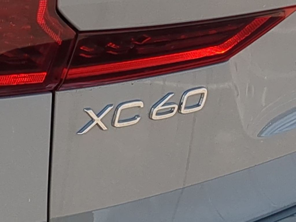 Thumbnail: 2026 Volvo XC60 - 21