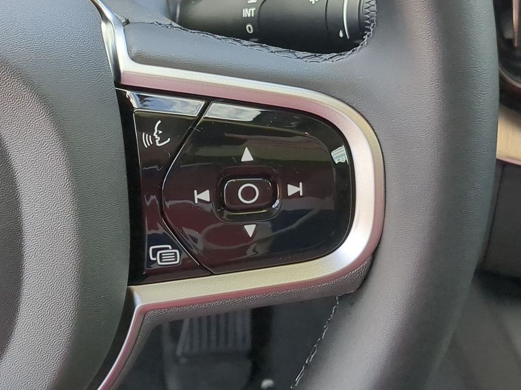 Thumbnail: 2026 Volvo XC60 - 26