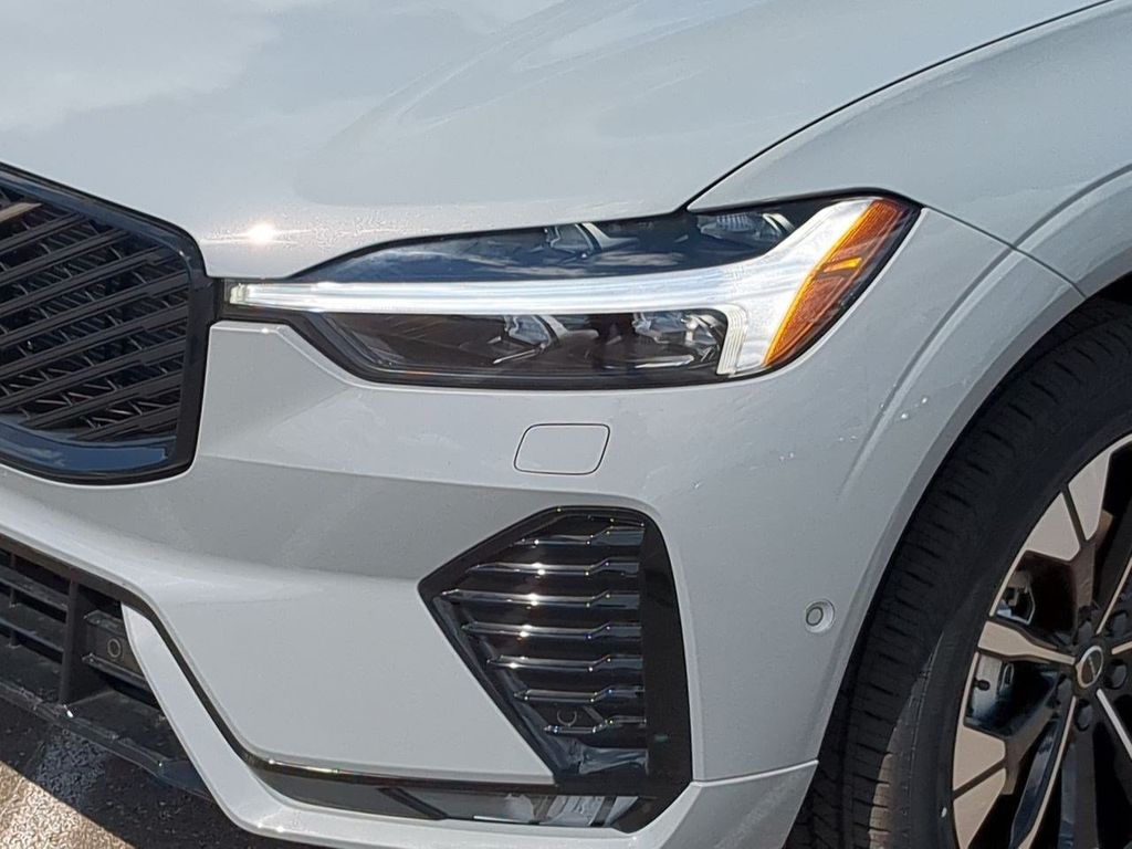 Thumbnail: 2026 Volvo XC60 - 20