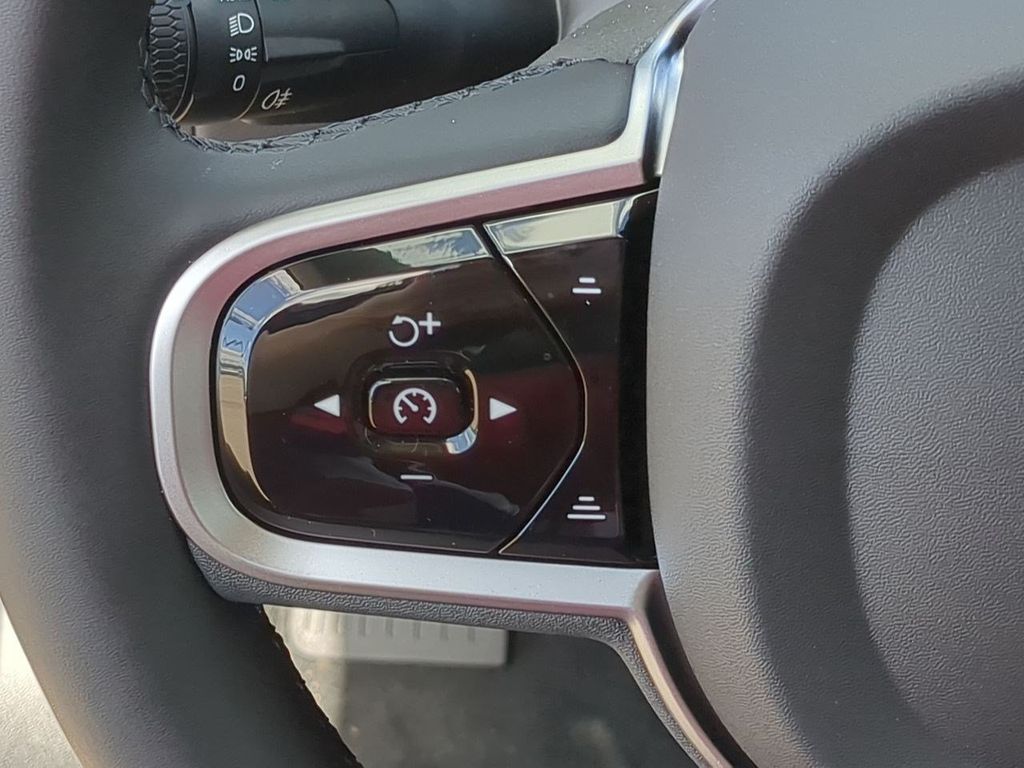 Thumbnail: 2026 Volvo XC60 - 25