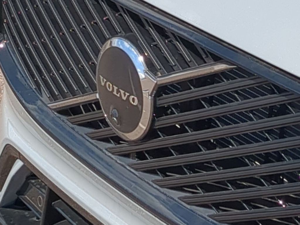 Thumbnail: 2026 Volvo XC60 - 7