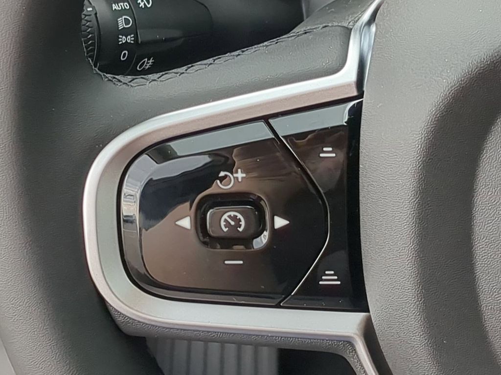 Thumbnail: 2026 Volvo XC60 - 26