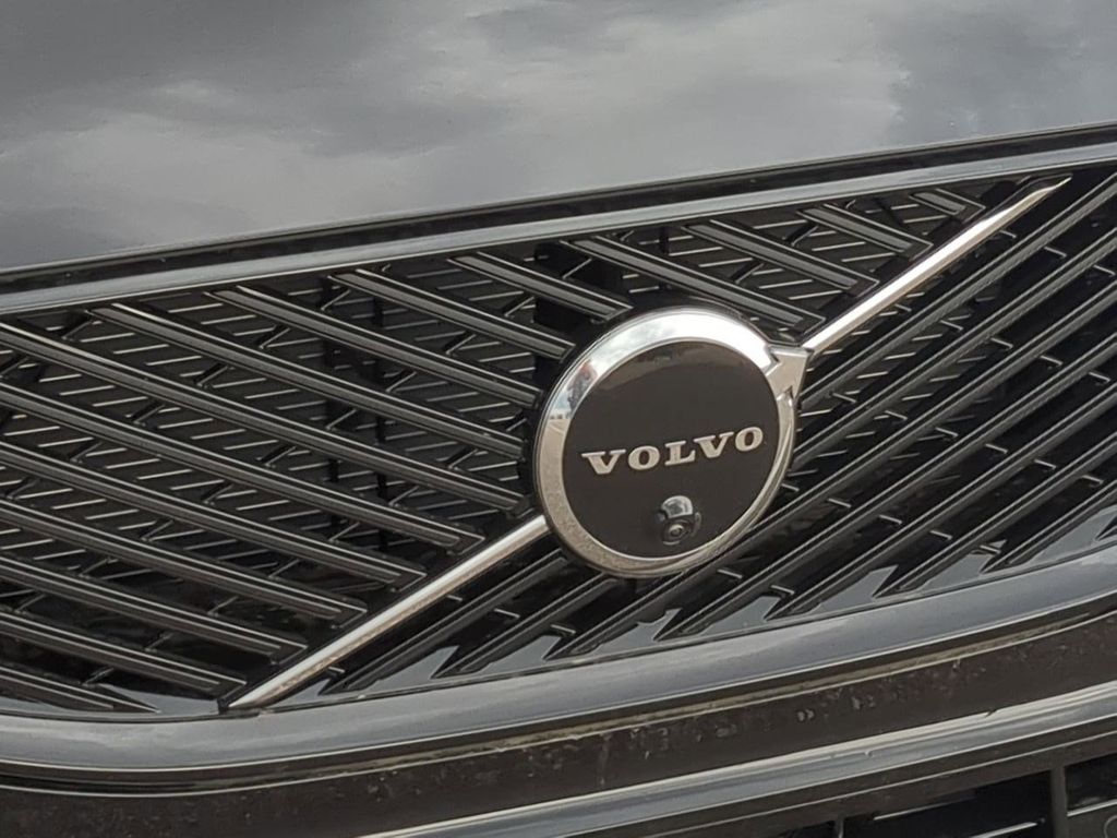 Thumbnail: 2026 Volvo XC60 - 7
