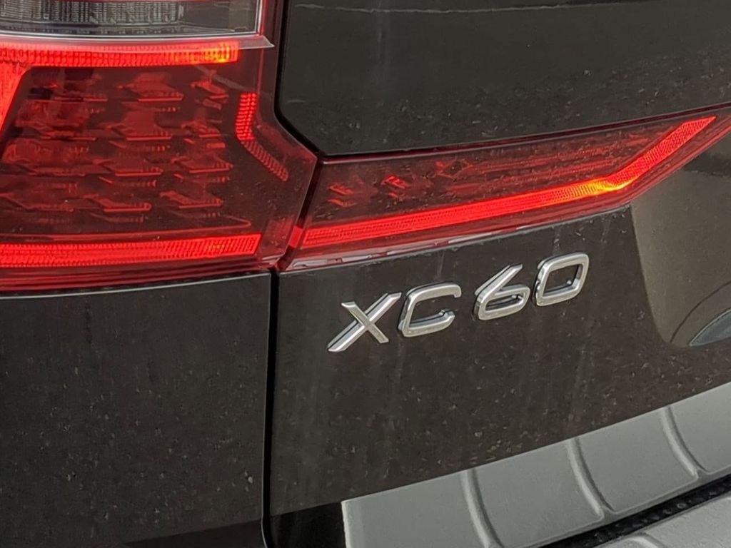 Thumbnail: 2026 Volvo XC60 - 21