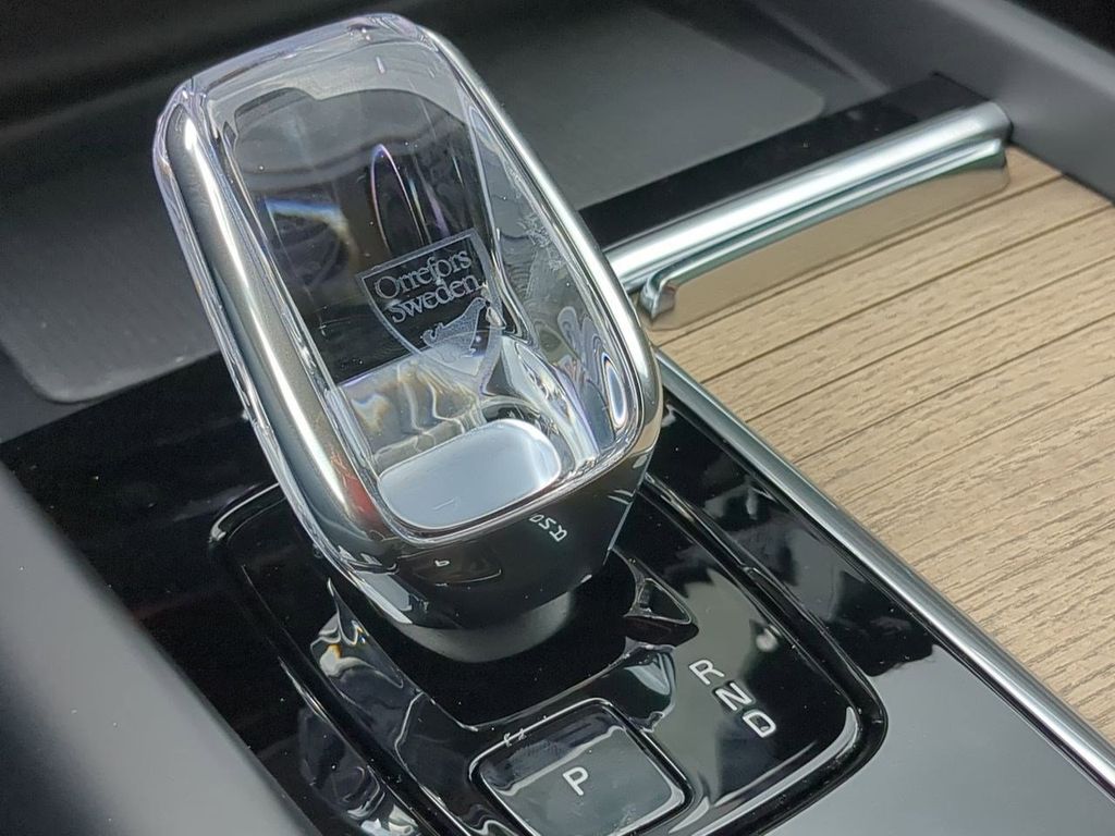 Thumbnail: 2026 Volvo XC60 - 14