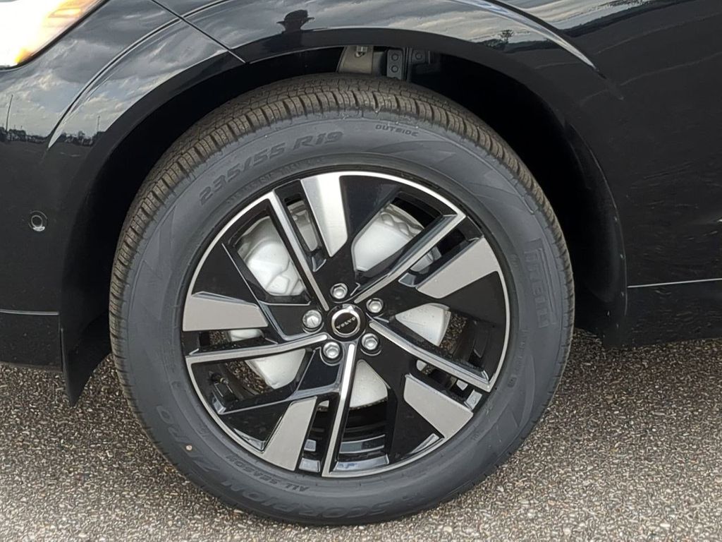 Thumbnail: 2026 Volvo XC60 - 8