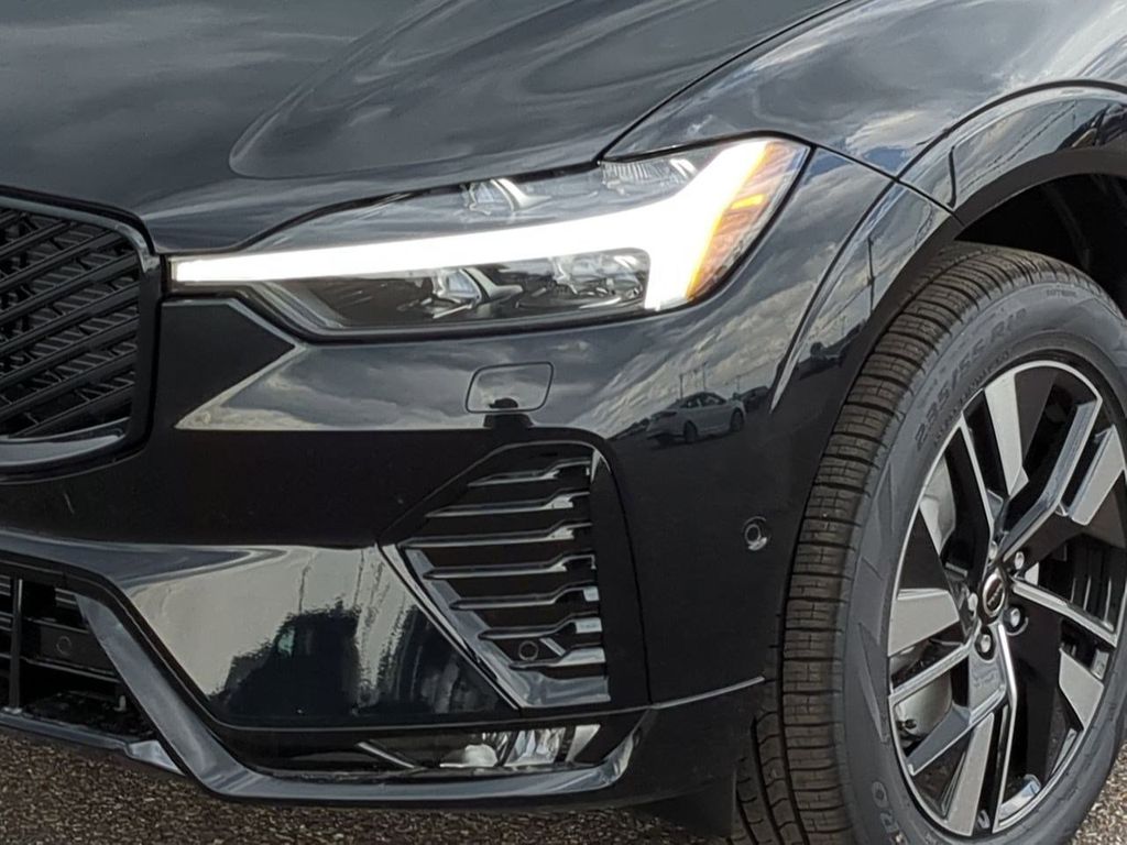 Thumbnail: 2026 Volvo XC60 - 20