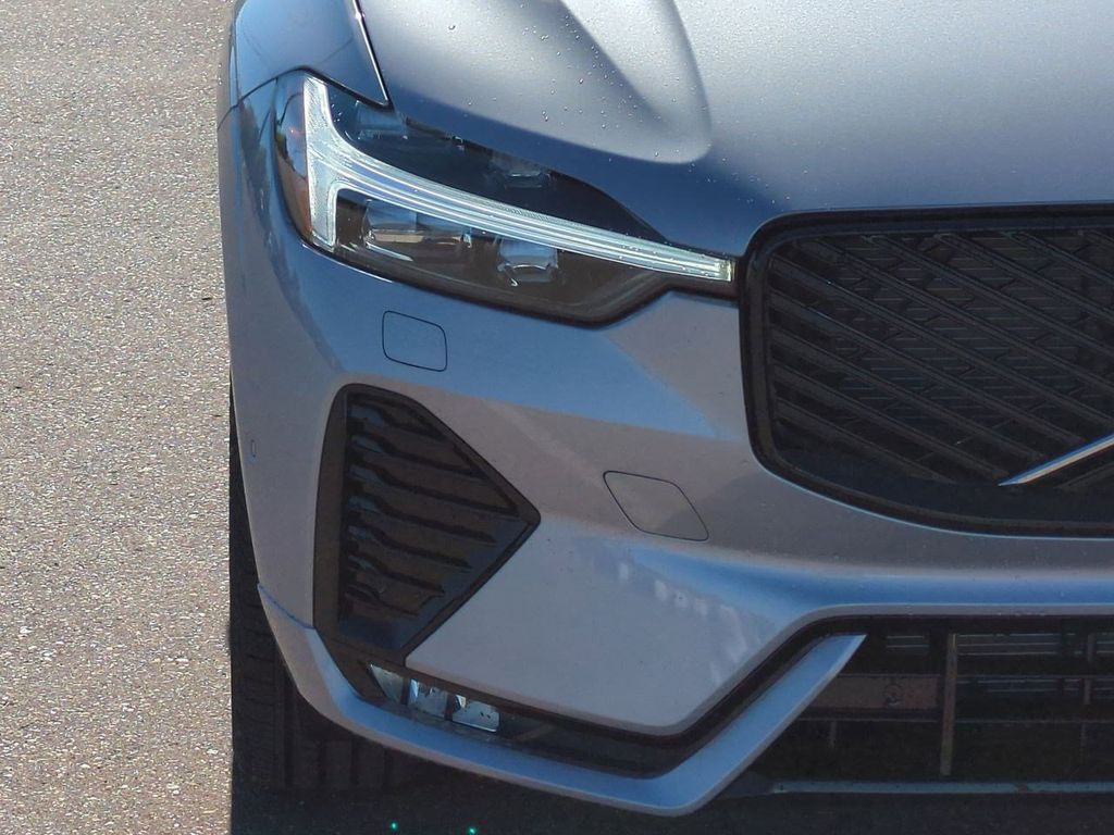 Thumbnail: 2026 Volvo XC60 - 7