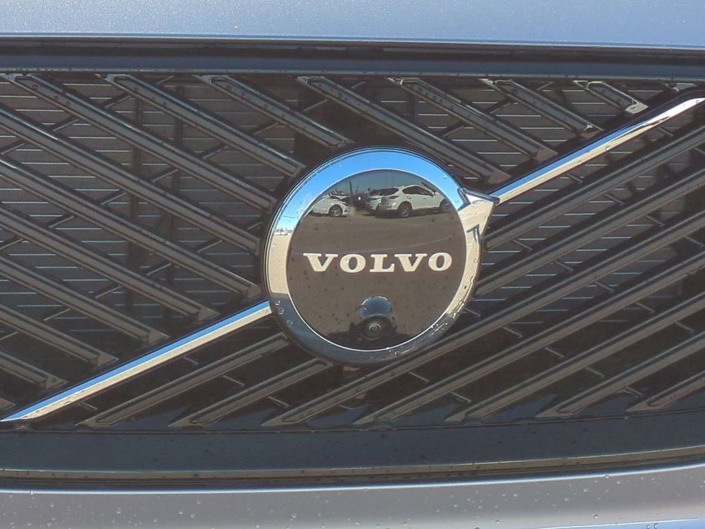 Thumbnail: 2026 Volvo XC60 - 22