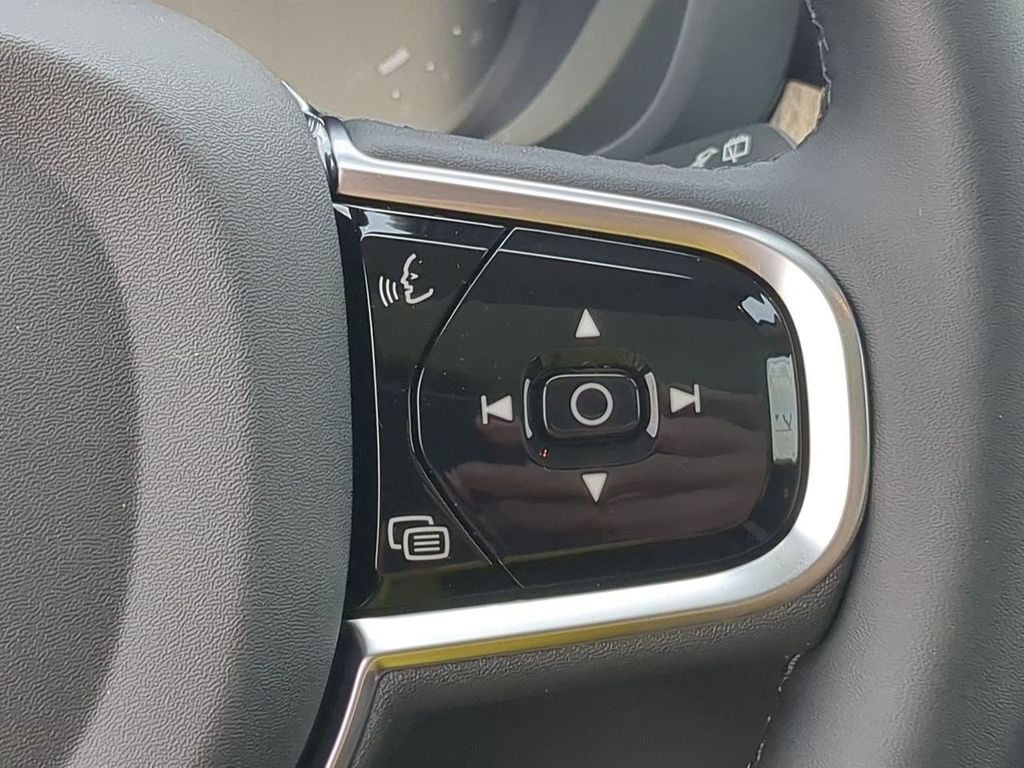 Thumbnail: 2026 Volvo XC60 - 27