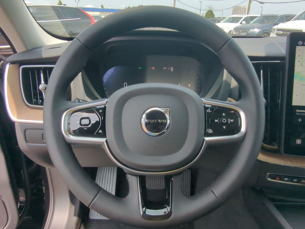 Thumbnail: 2026 Volvo XC60 - 13