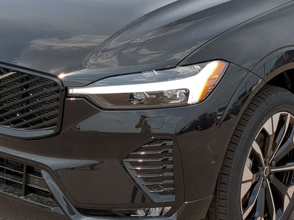 Thumbnail: 2026 Volvo XC60 - 21