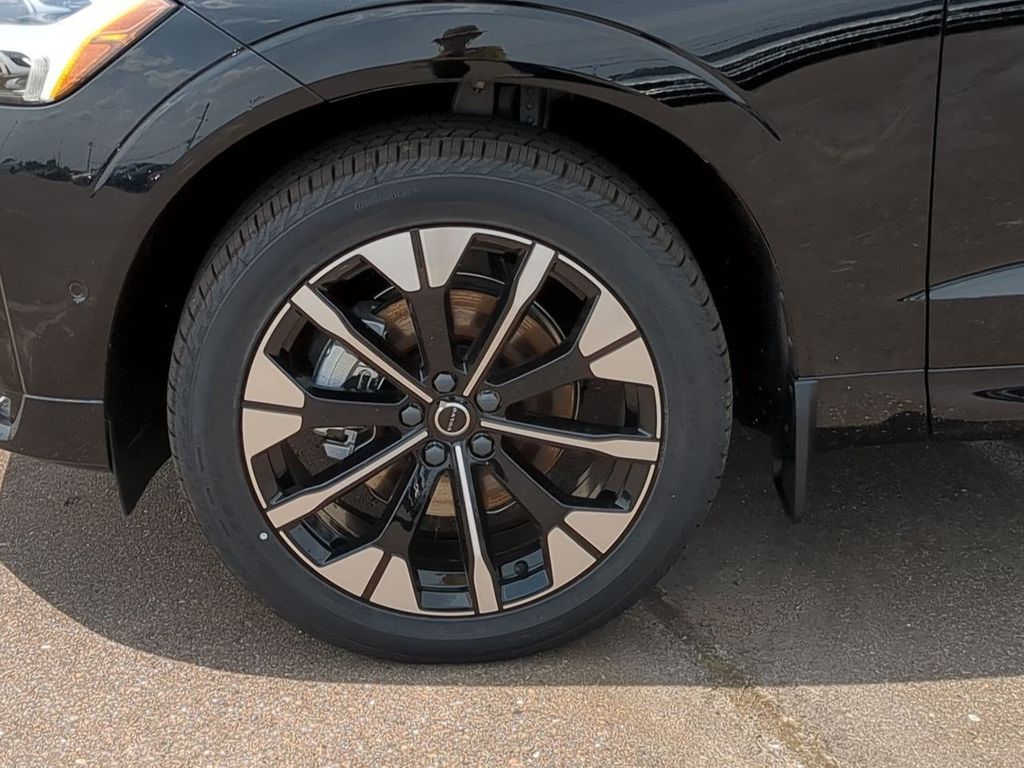 Thumbnail: 2026 Volvo XC60 - 8