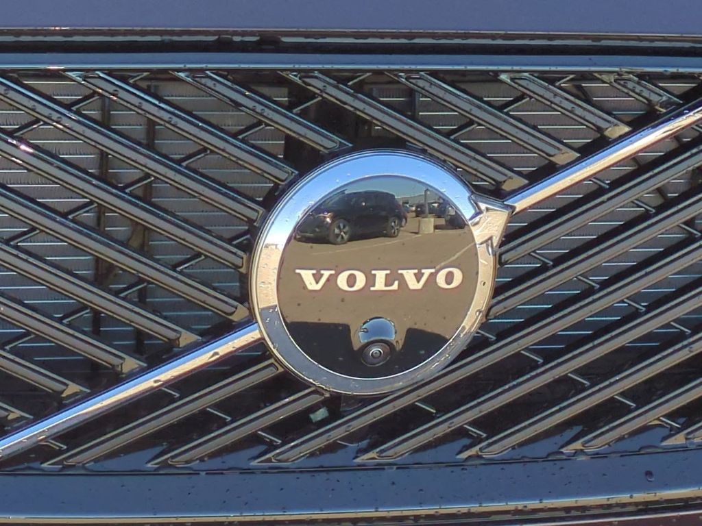 Thumbnail: 2026 Volvo XC60 - 7