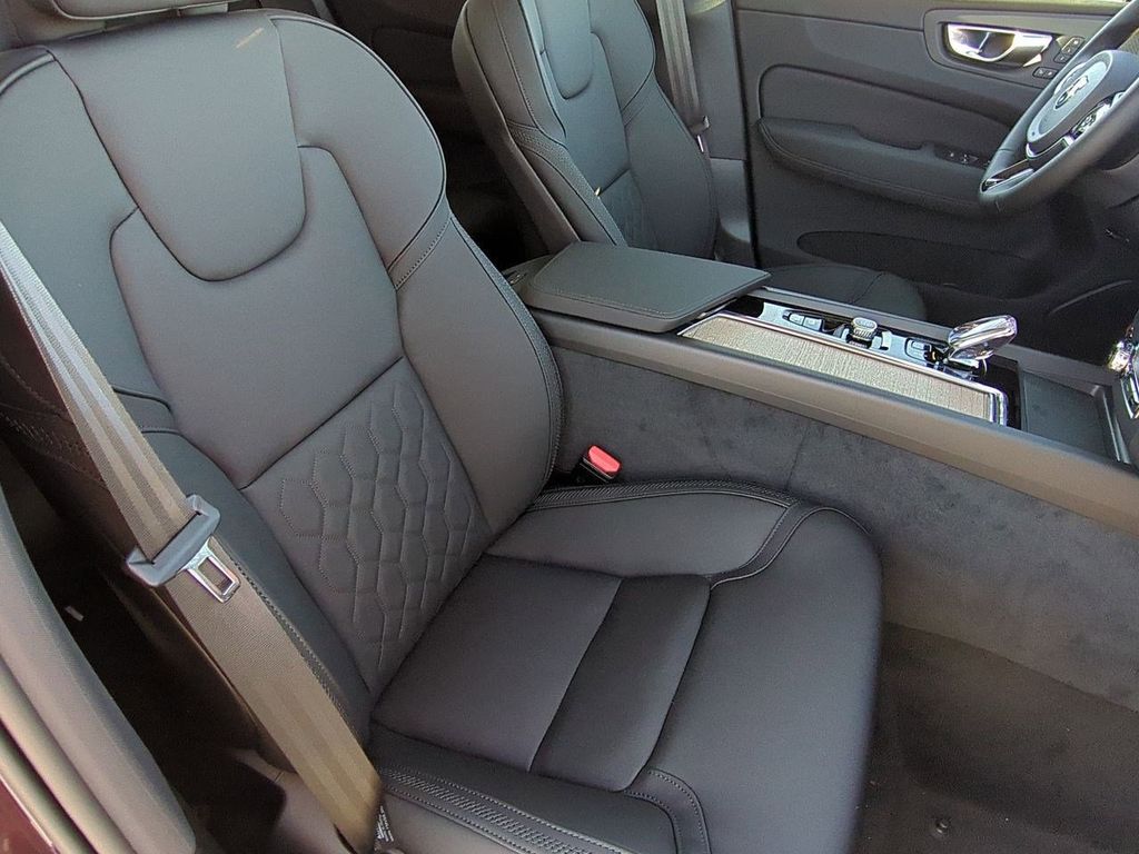 Thumbnail: 2026 Volvo XC60 - 11