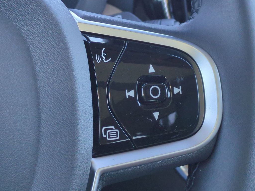 Thumbnail: 2026 Volvo XC60 - 29
