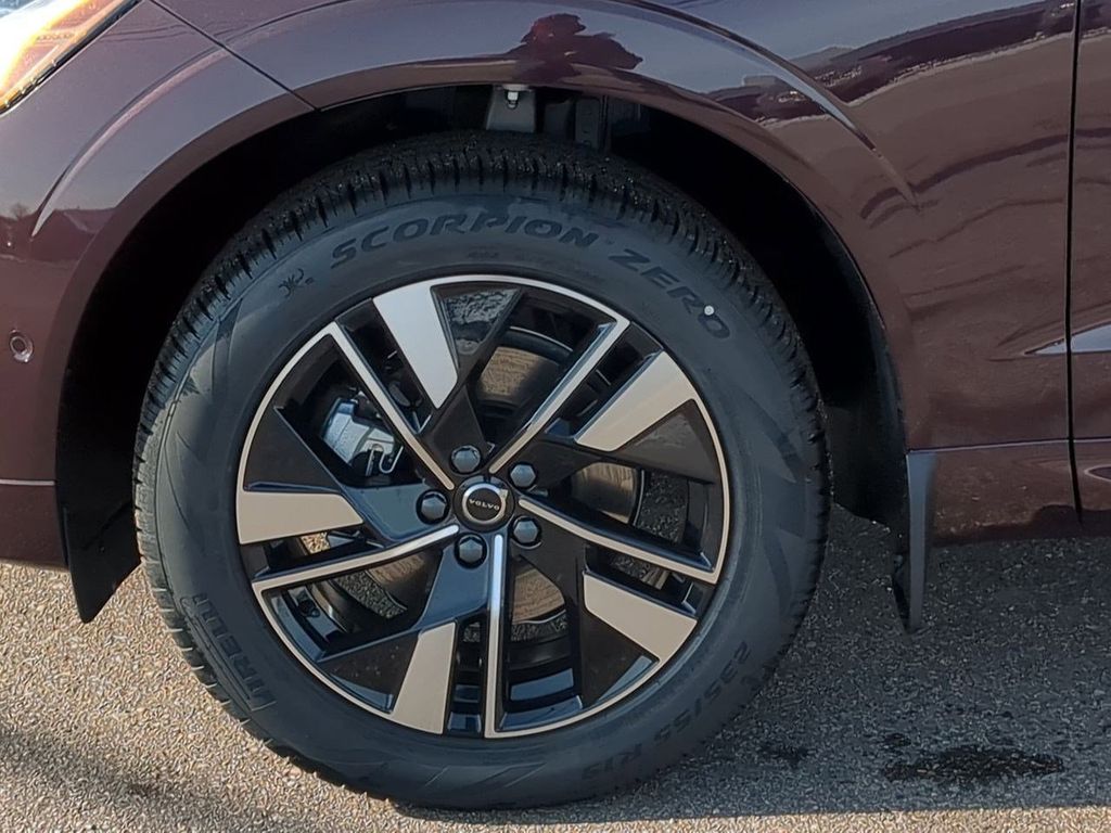 Thumbnail: 2026 Volvo XC60 - 8