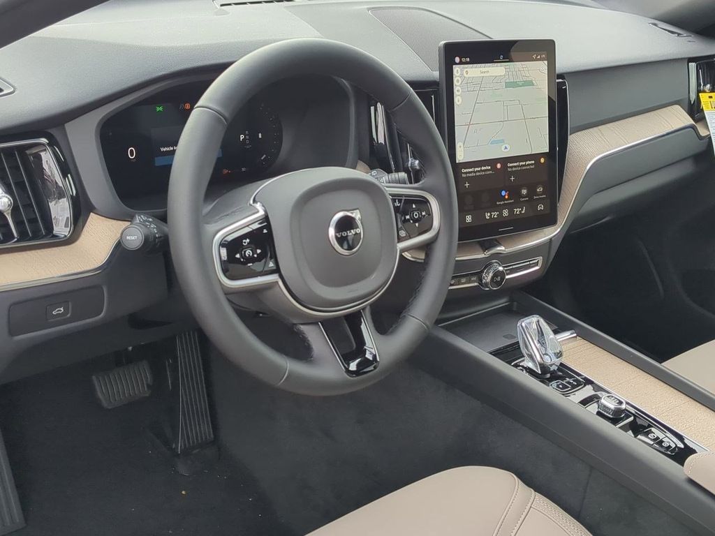 2026 Volvo XC60 Plus