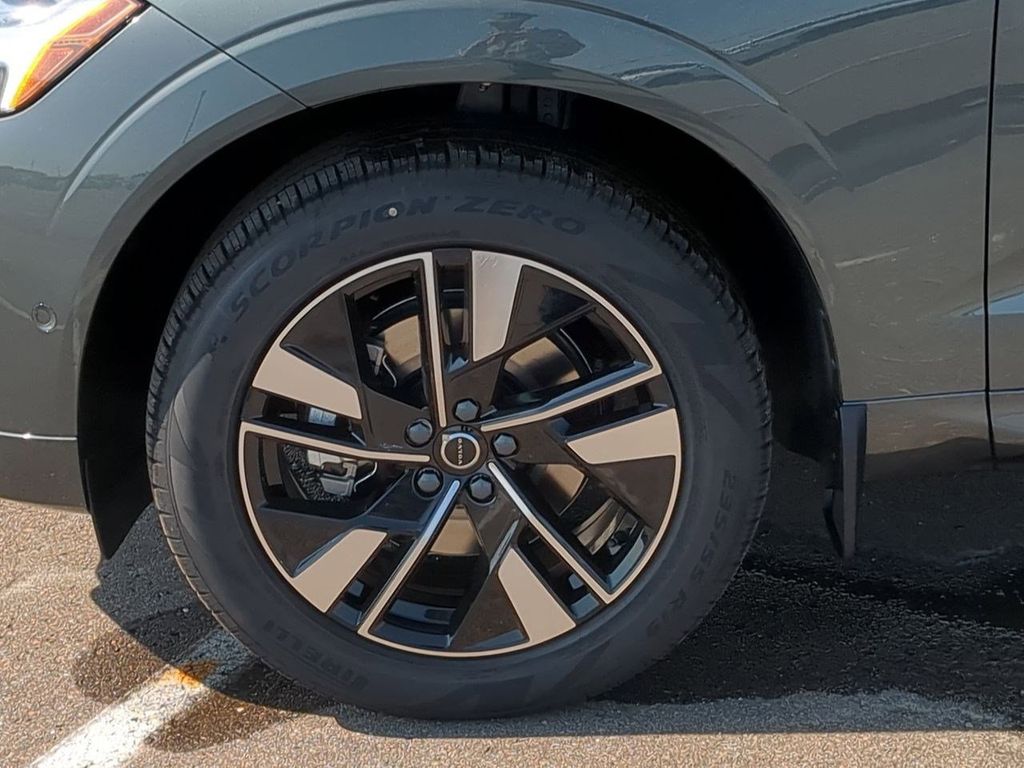 Thumbnail: 2026 Volvo XC60 - 8