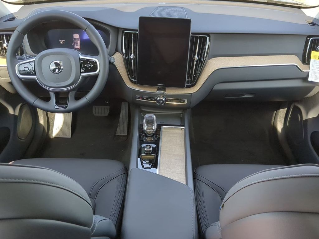 Thumbnail: 2026 Volvo XC60 - 9