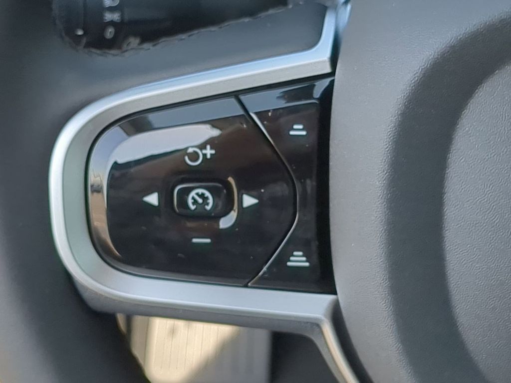 Thumbnail: 2026 Volvo XC60 - 26