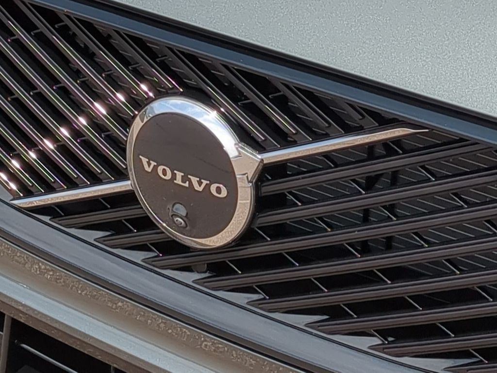 Thumbnail: 2026 Volvo XC60 - 7