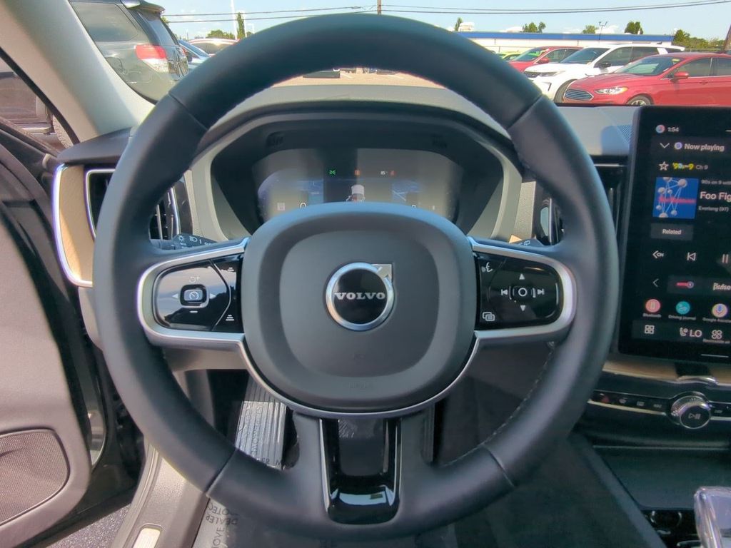 Thumbnail: 2026 Volvo XC60 - 13