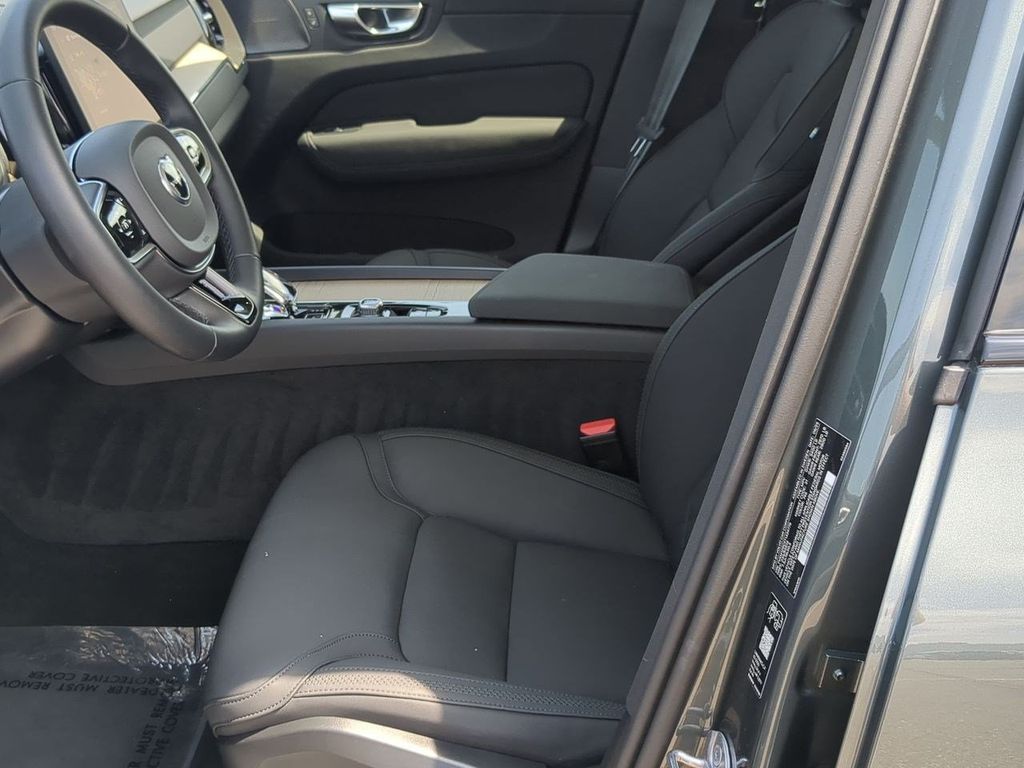 Thumbnail: 2026 Volvo XC60 - 10