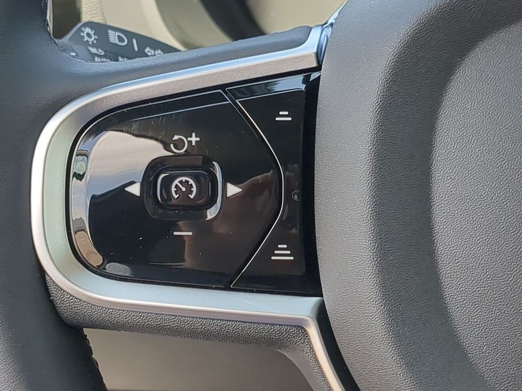 Thumbnail: 2026 Volvo XC60 - 26
