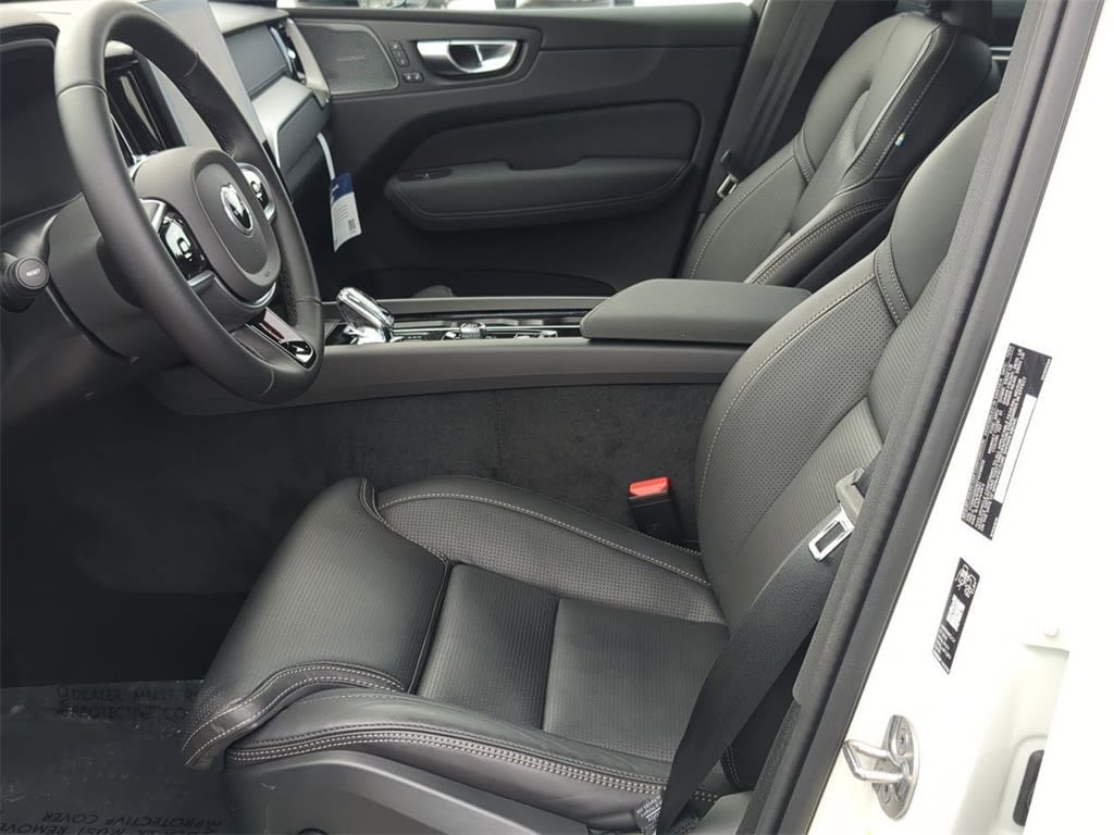 Thumbnail: 2026 Volvo XC60 - 10