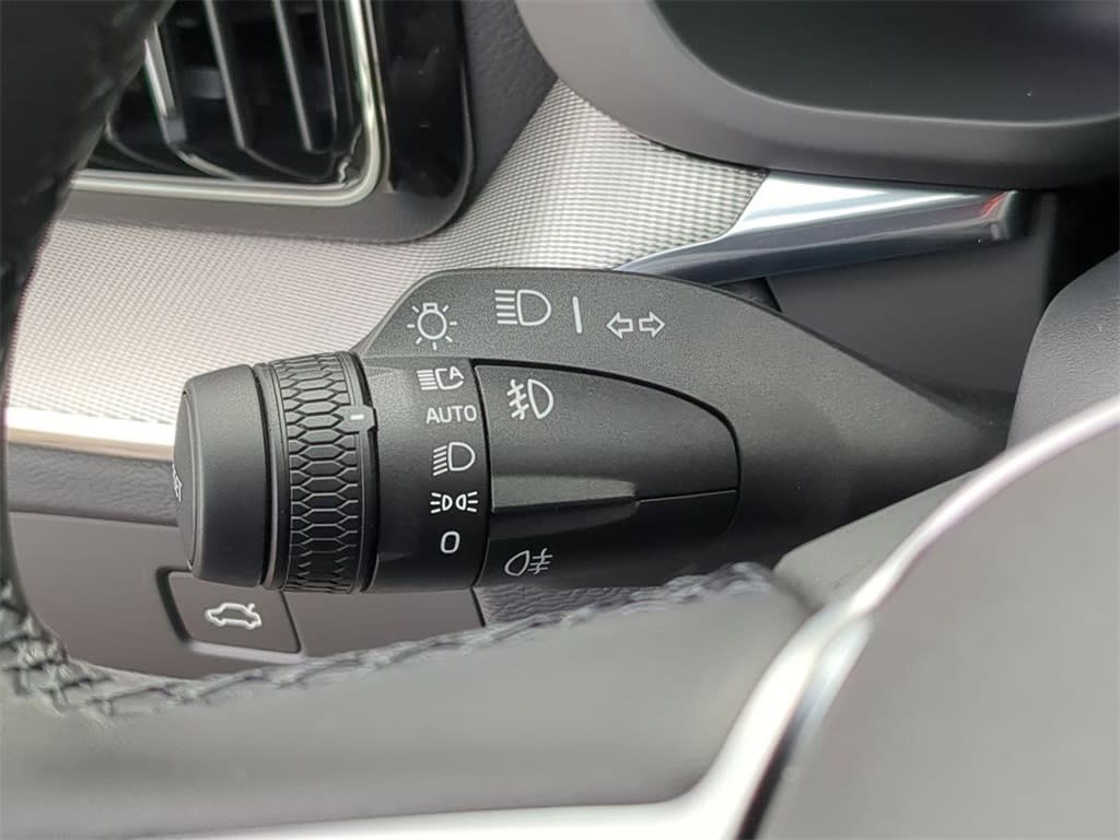 Thumbnail: 2026 Volvo XC60 - 30