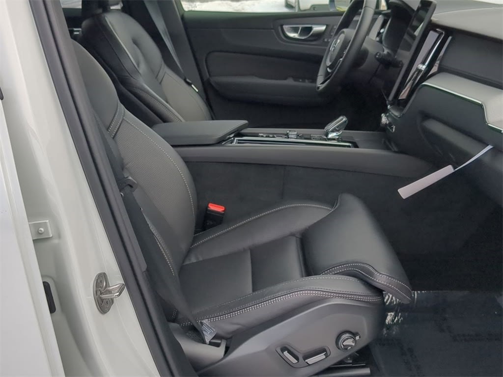 Thumbnail: 2026 Volvo XC60 - 11