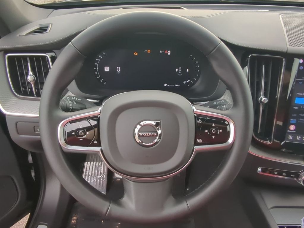 Thumbnail: 2025 Volvo XC60 - 13
