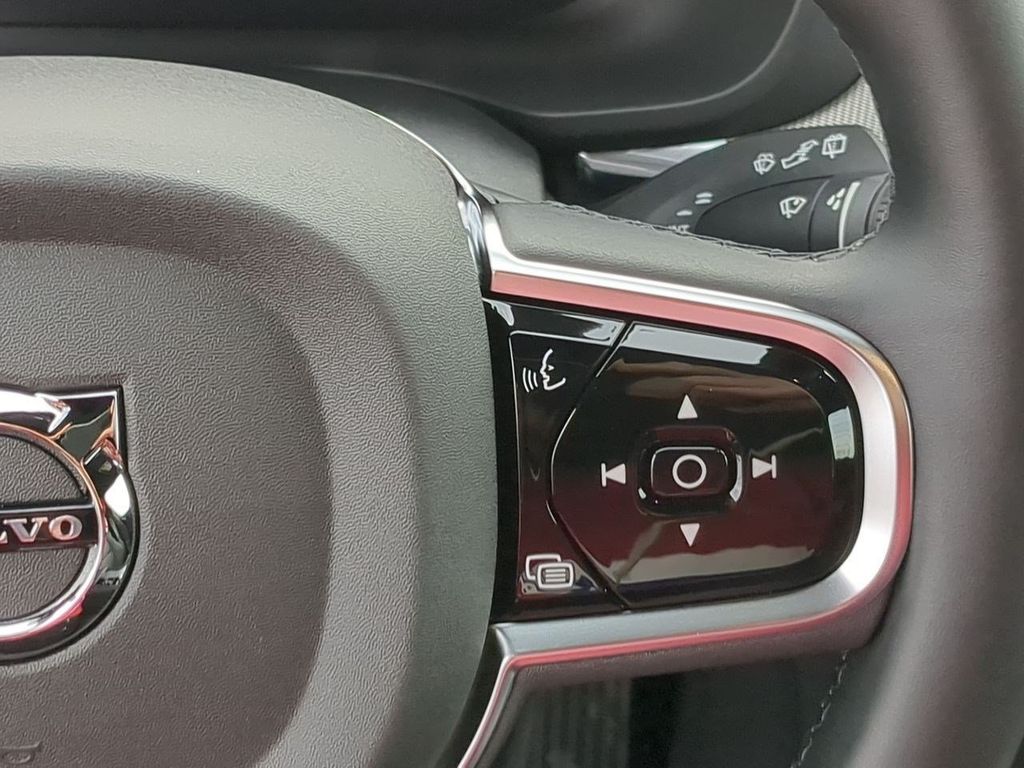 Thumbnail: 2025 Volvo XC60 - 26