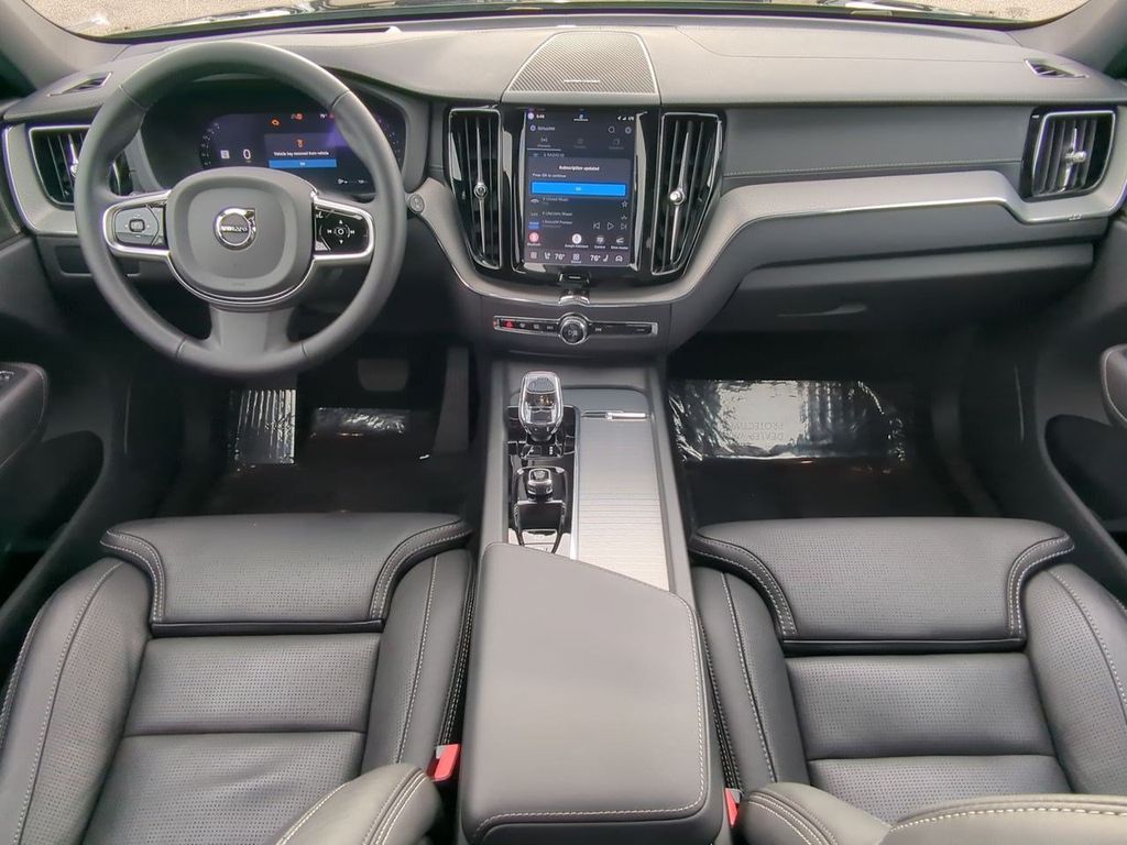 Thumbnail: 2025 Volvo XC60 - 9