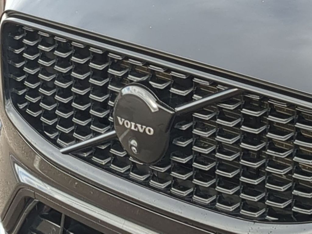 Thumbnail: 2025 Volvo XC60 - 7