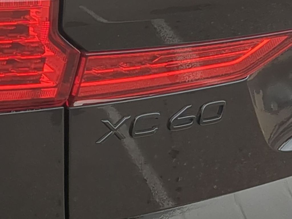 Thumbnail: 2025 Volvo XC60 - 21