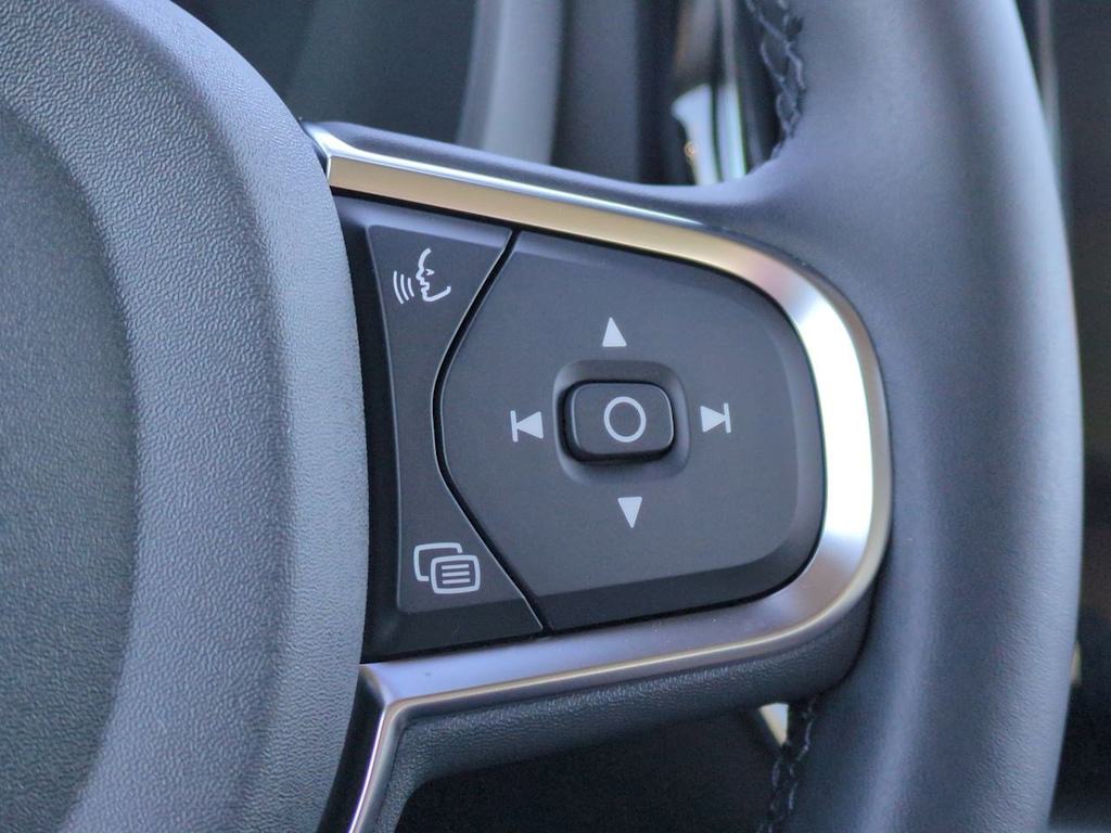 2025 Volvo XC60 B5 Core 26