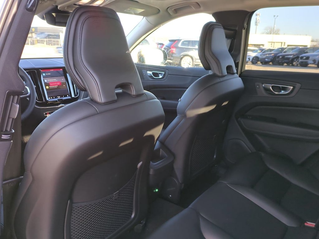 2025 Volvo XC60 B5 Core 11