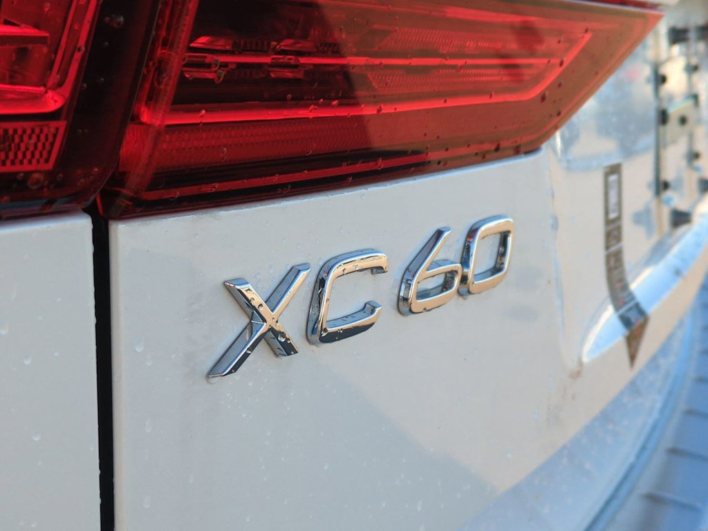2025 Volvo XC60 B5 Core 21