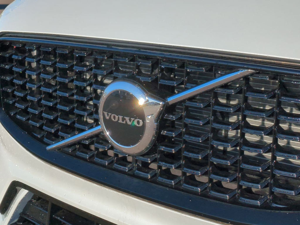 2025 Volvo XC60 B5 Core 7