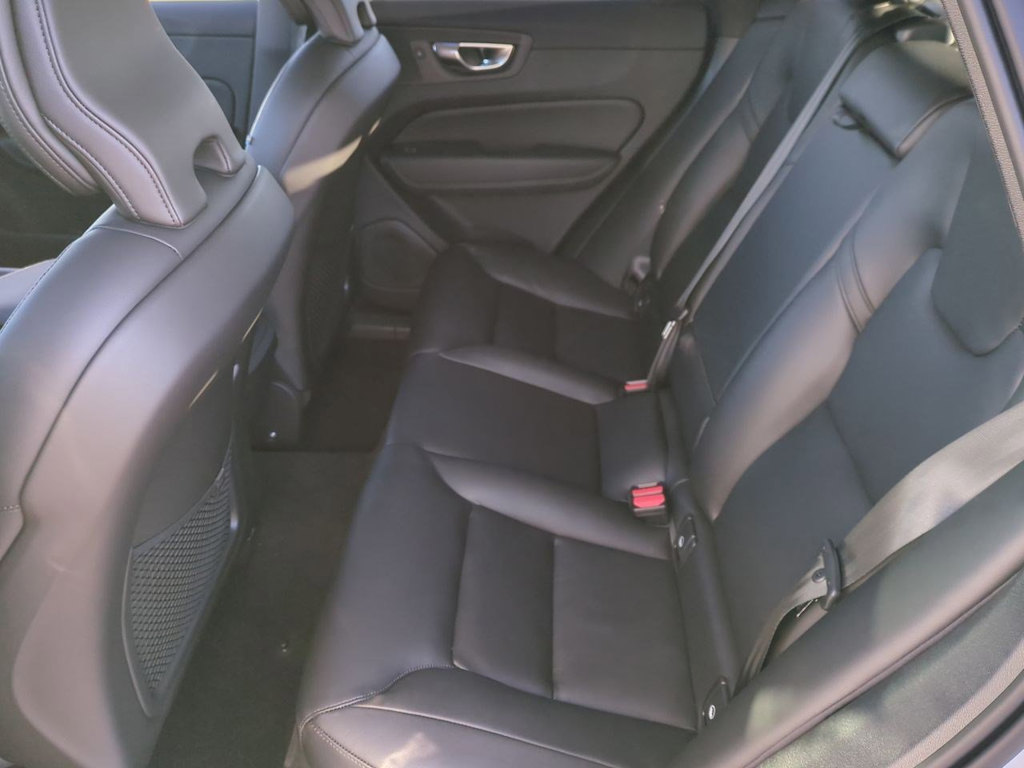 2025 Volvo XC60 B5 Core 23